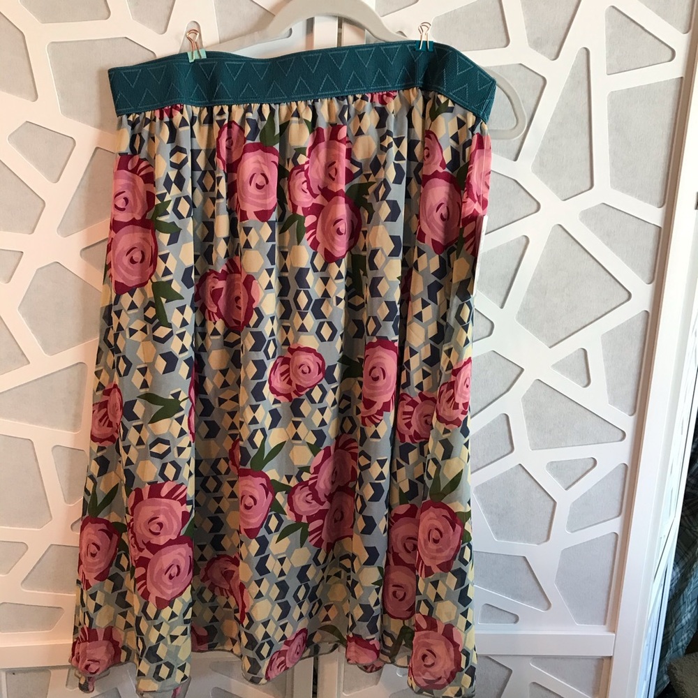 NWT LulaRoe Lola Floral Skirt